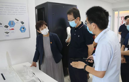 省市发改委高技术处党支部来918博天堂信息开展党建交流活动